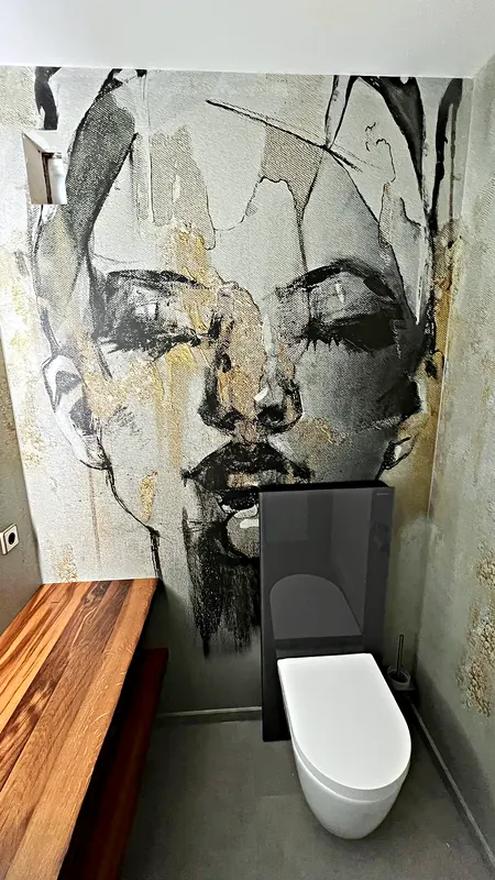 Gäste-WC mit Porträt-Motivtapete